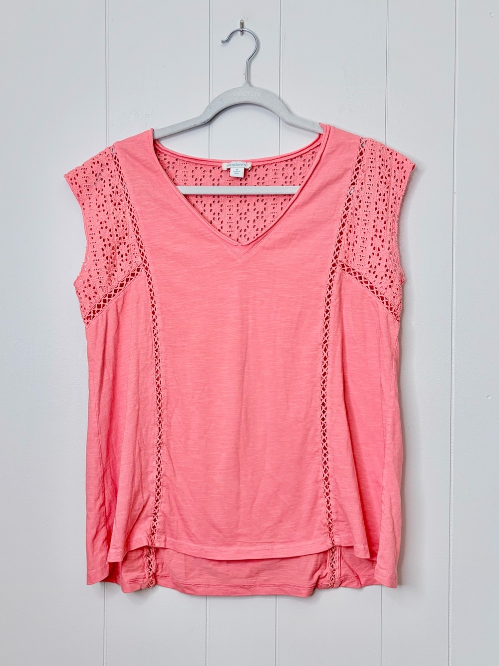 Sundance Coral Pink Crochet Eyelet Trim V-Neck Tank 100% Cotton Summer Medium